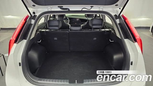 Kia Niro — Фото автомобиля 20