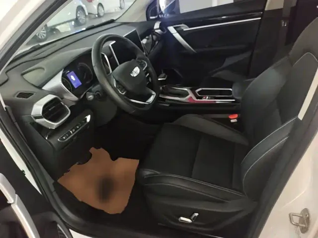 Geely Binyue — Фото автомобиля 10