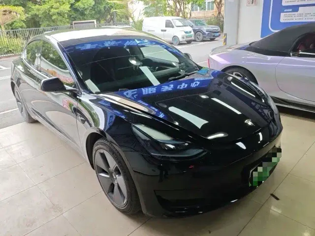 Tesla Model 3 — Фото автомобиля 2