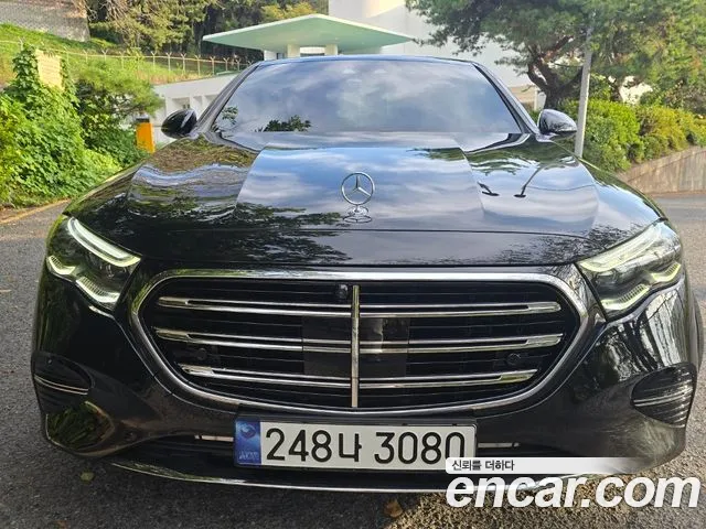 Mercedes-Benz E-Class — Фото автомобиля 3