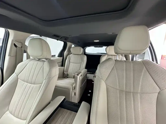 Toyota Toyota Sienna 2026 2.5L Hybrid AWD Exclusive Edition — Фото автомобиля 16