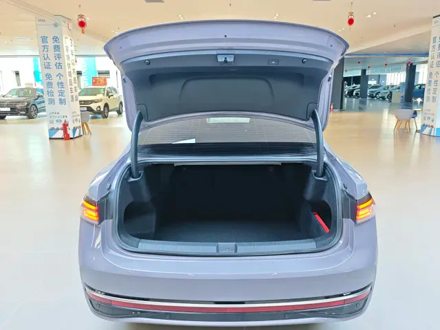 Volkswagen Passat — Фото автомобиля 8