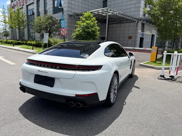 Porsche Panamera — Фото автомобиля 2