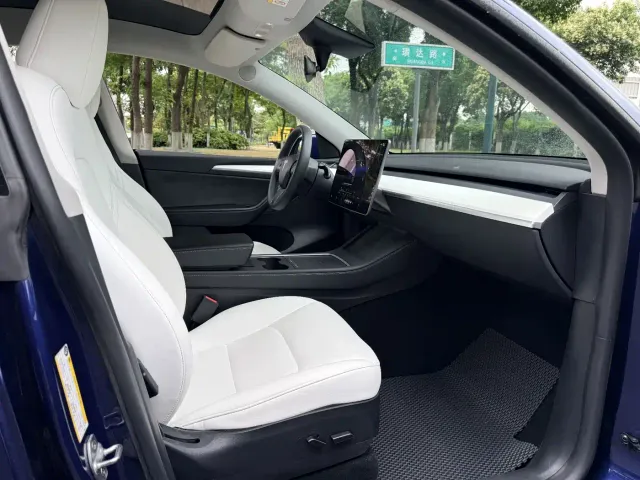 Tesla Model Y — Фото автомобиля 14