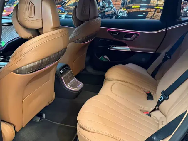 Mercedes-Benz E-Class — Фото автомобиля 8