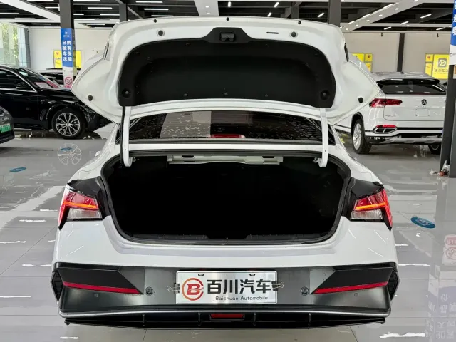 Hyundai Elantra 2023 Model 1.5L CVT LUX Premium Edition — Фото автомобиля 12