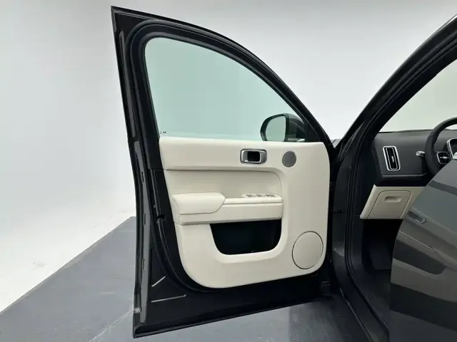 Li Auto L7 — Фото автомобиля 11