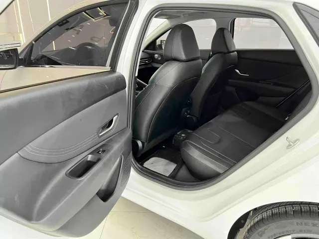 Hyundai Elantra — Фото автомобиля 11