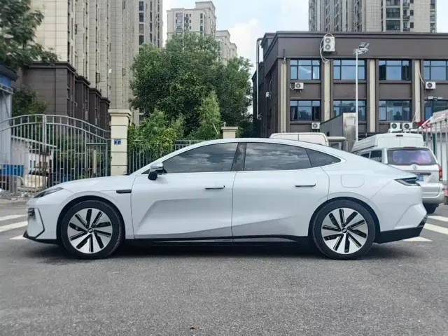 Geely Galaxy E8 — Фото автомобиля 10