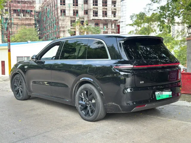 Li Auto L8 — Фото автомобиля 5