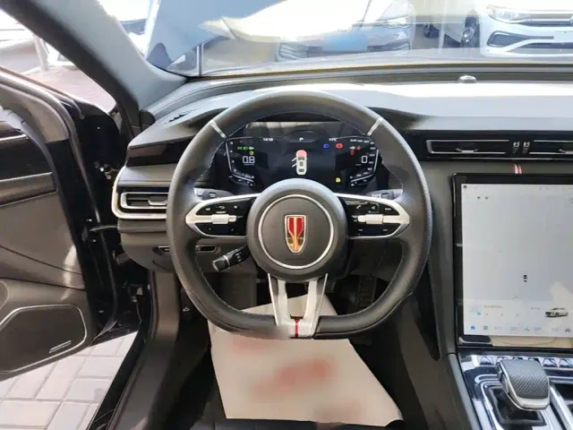 Hongqi H5 — Фото автомобиля 10