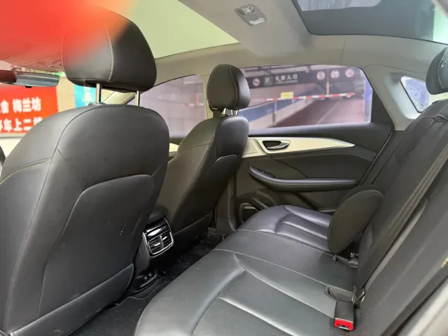 Roewe i6 MAX EV — Фото автомобиля 5