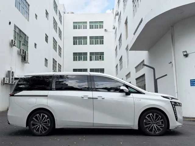 GAC Trumpchi E8 — Фото автомобиля 3