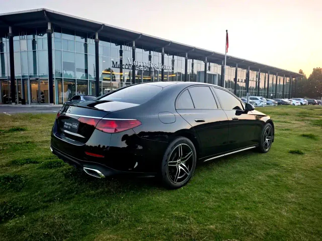 Mercedes-Benz E-Class — Фото автомобиля 5