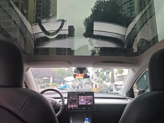 Tesla Model Y — Фото автомобиля 14
