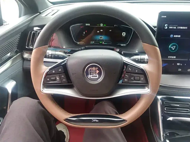 BYD Tang — Фото автомобиля 10