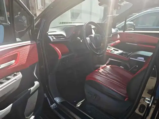 Toyota Sienna — Фото автомобиля 2