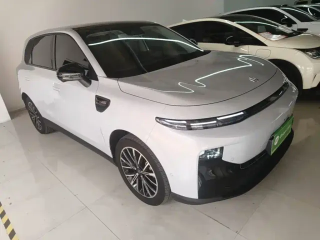 Leapmotor B10 — Фото автомобиля 3