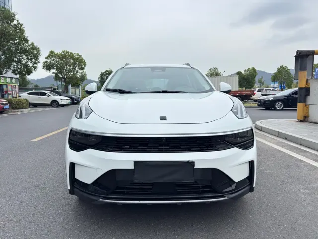 Lynk & Co 01 — Фото автомобиля 2