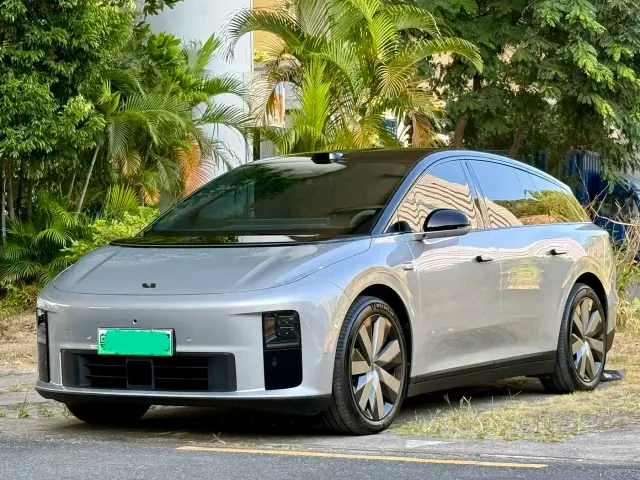Фотография автомобиля — Li Auto i6