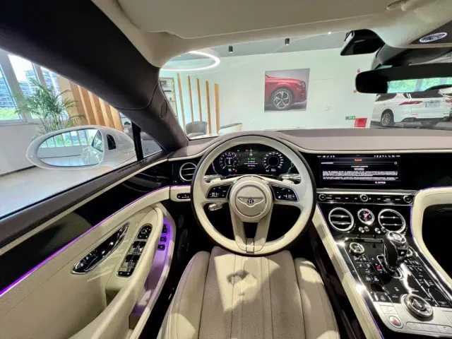 Bentley Continental Plug-in Hybrid — Фото автомобиля 12