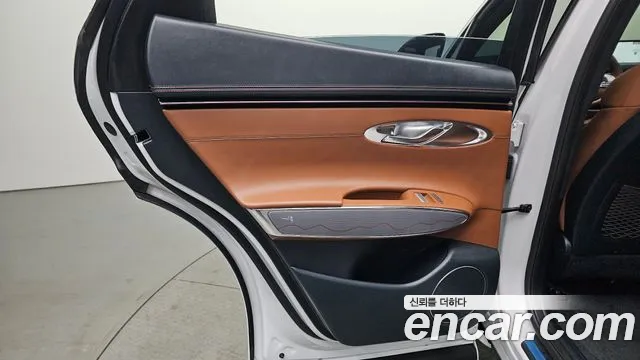 Genesis GV70 2.5T Бензин AWD — Фото автомобиля 24