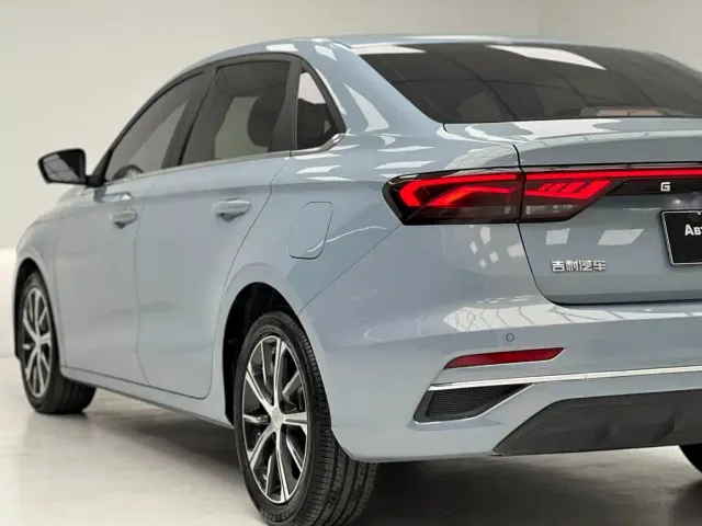 Geely Emgrand — Фото автомобиля 13