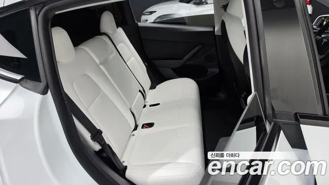 Tesla Model Y — Фото автомобиля 18
