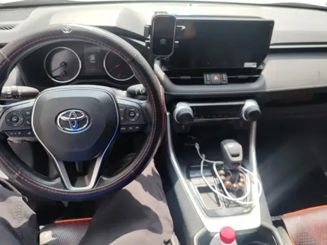 Toyota RAV4 — Фото автомобиля 12