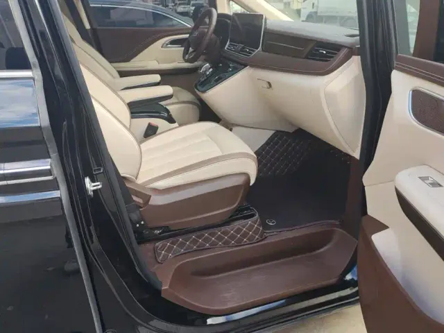 Bestune Besturn M9 — Фото автомобиля 8