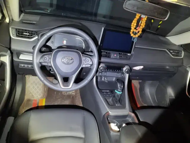 Toyota RAV4 — Фото автомобиля 12