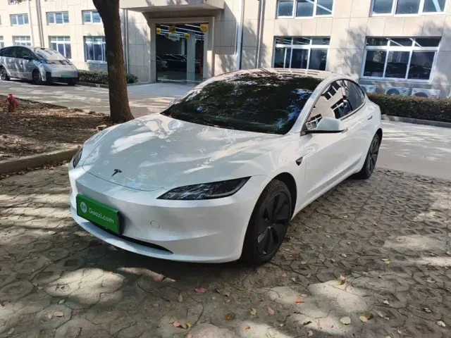 Фотография автомобиля — Tesla Model 3