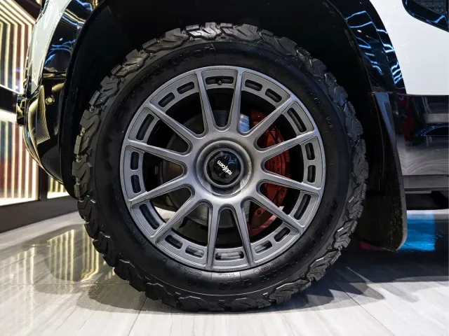 Land Rover Defender — Фото автомобиля 13
