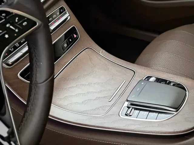 Mercedes-Benz E-Class — Фото автомобиля 14