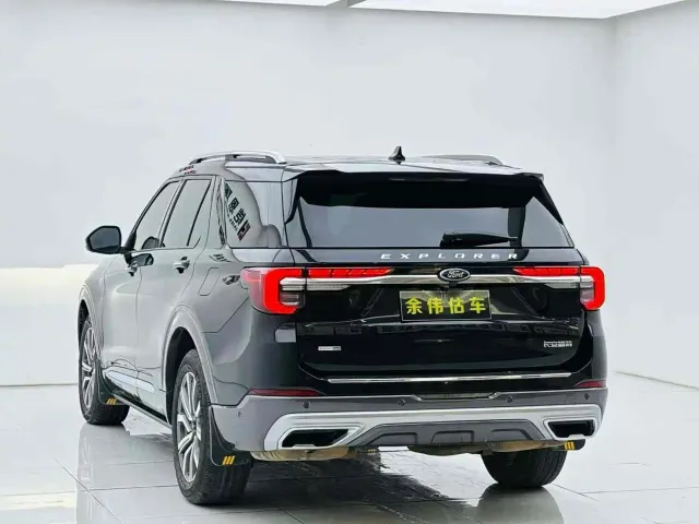 Ford Explorer — Фото автомобиля 5