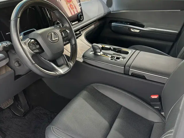 Lexus LM — Фото автомобиля 5