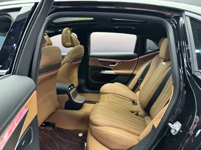 Mercedes-Benz E-Class — Фото автомобиля 6