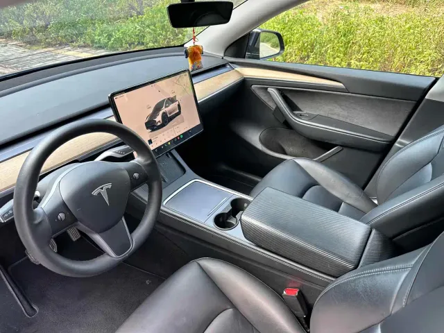 Tesla Model Y — Фото автомобиля 5