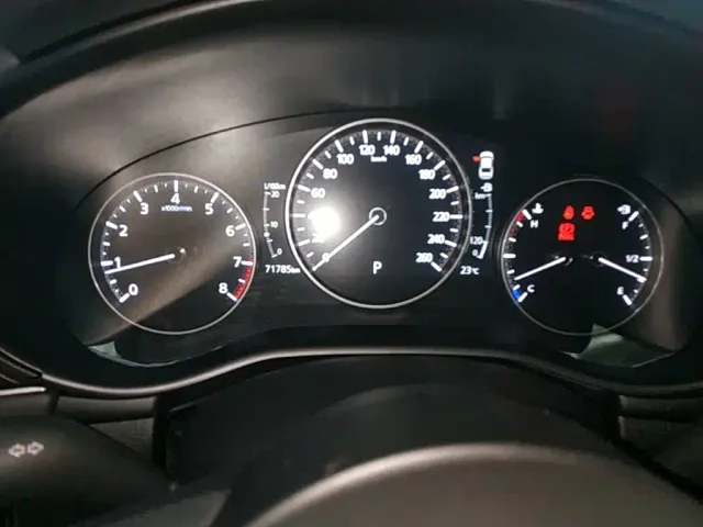 Mazda Axela — Фото автомобиля 11