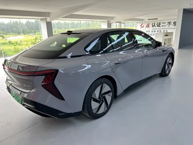 Hongqi EH7 — Фото автомобиля 7