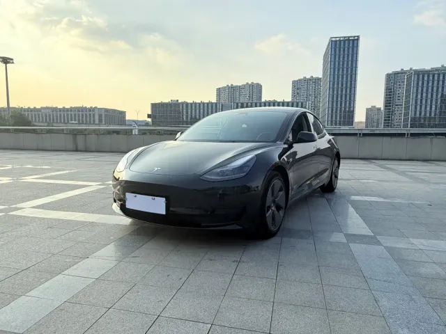 Фотография автомобиля — Tesla Model 3