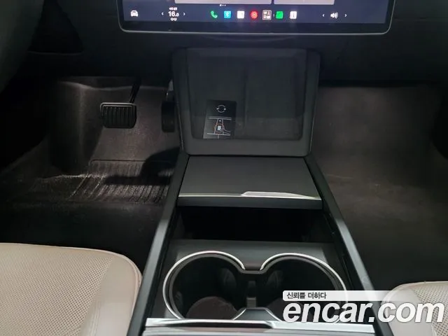 Tesla Model 3 — Фото автомобиля 10