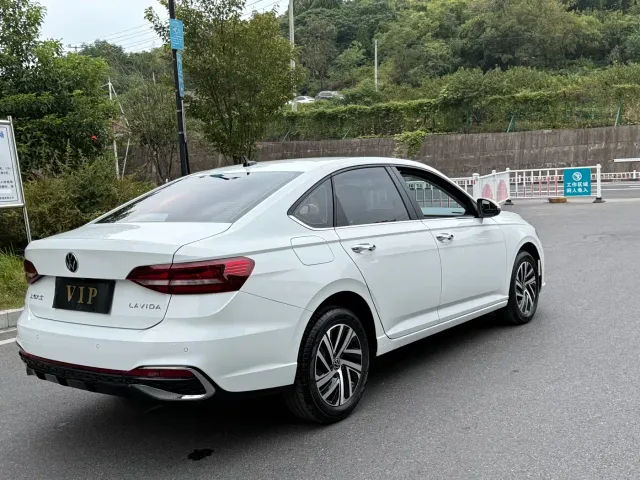 Volkswagen Lavida — Фото автомобиля 6