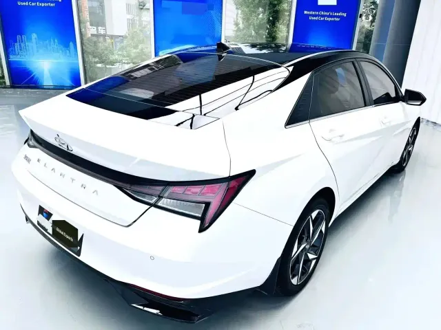 Hyundai Elantra — Фото автомобиля 14
