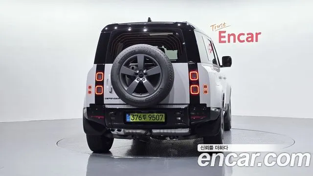 Land Rover Defender — Фото автомобиля 4