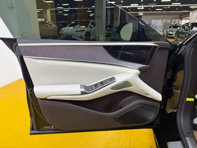 Denza Z9 — Фото автомобиля 3