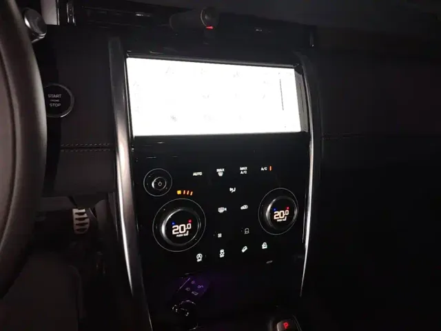 Land Rover Discovery Sport — Фото автомобиля 12