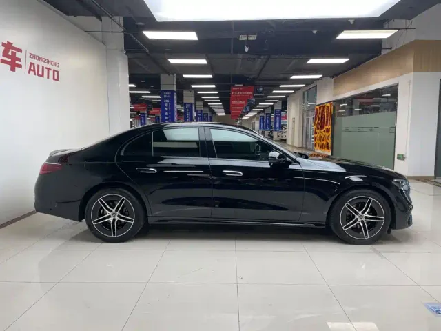 Mercedes-Benz E-Class — Фото автомобиля 3