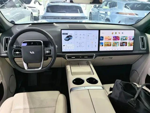 Li Auto L7 — Фото автомобиля 9