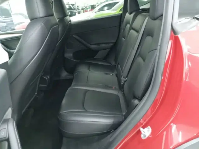 Tesla Model Y — Фото автомобиля 16